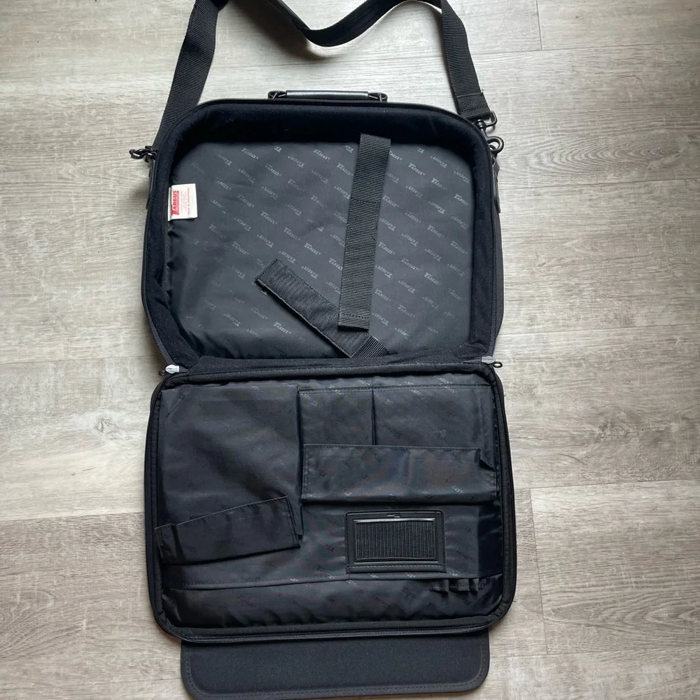Targus Black Padded Laptop Computer Bag